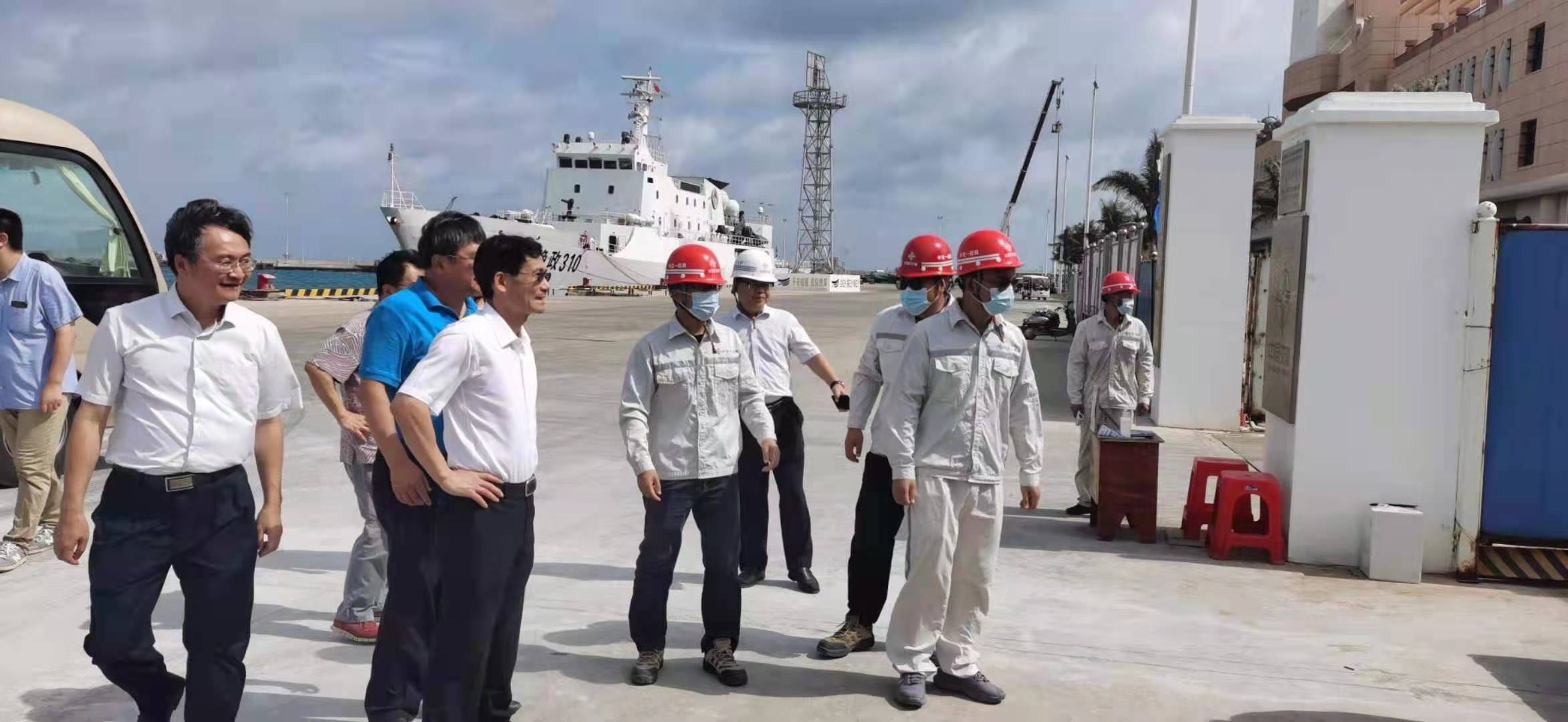 海南省省委常委、常務(wù)副省長(zhǎng)沈丹陽(yáng)蒞臨馳大建筑工程有限公司承接的三沙主權(quán)廣場(chǎng)調(diào)研指導(dǎo)